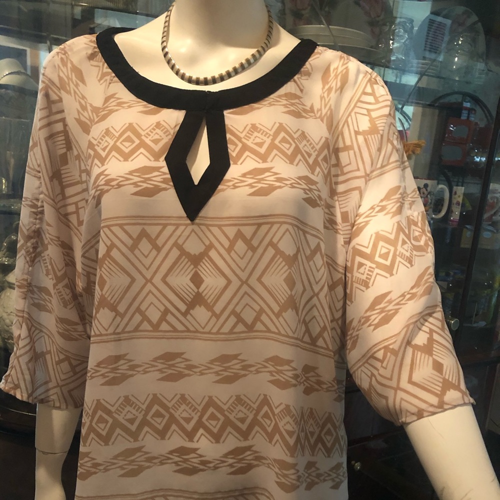 Beautiful, Silky Dressy Top , for any occasion, - Picture 8 of 8